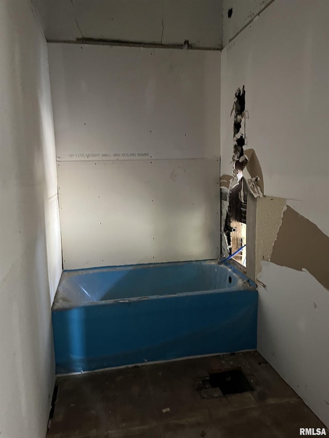 1108 S 2nd St, Springfield, IL 62704 - bathroom with a tub to relax in