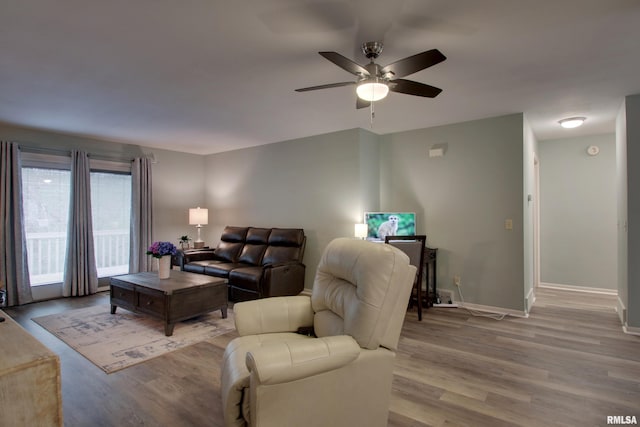 624 Pawn Ave, Quincy, IL 62305 - living room featuring light wood-style flooring, ceiling fan, and baseboards