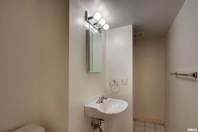 624 Pawn Ave, Quincy, IL 62305 - bathroom with toilet, a sink, tile patterned flooring, and visible vents