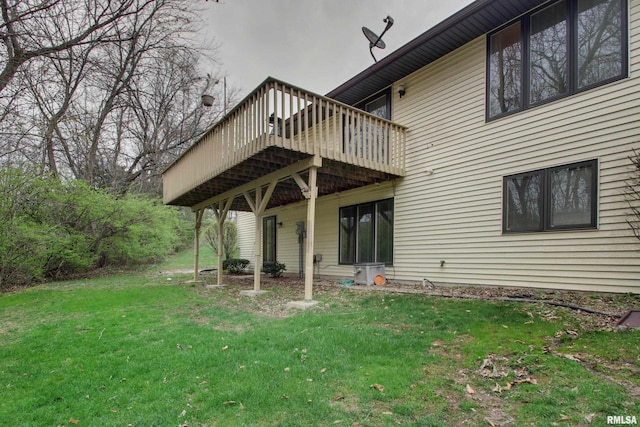 624 Pawn Ave, Quincy, IL 62305 - rear view of house with a yard and a deck