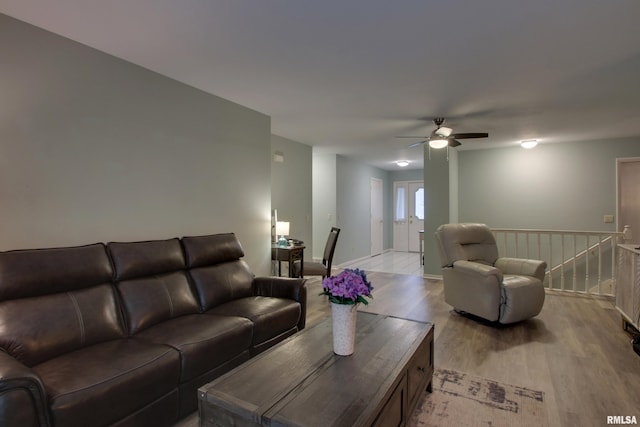 624 Pawn Ave, Quincy, IL 62305 - living area featuring ceiling fan, light wood-style floors, and baseboards