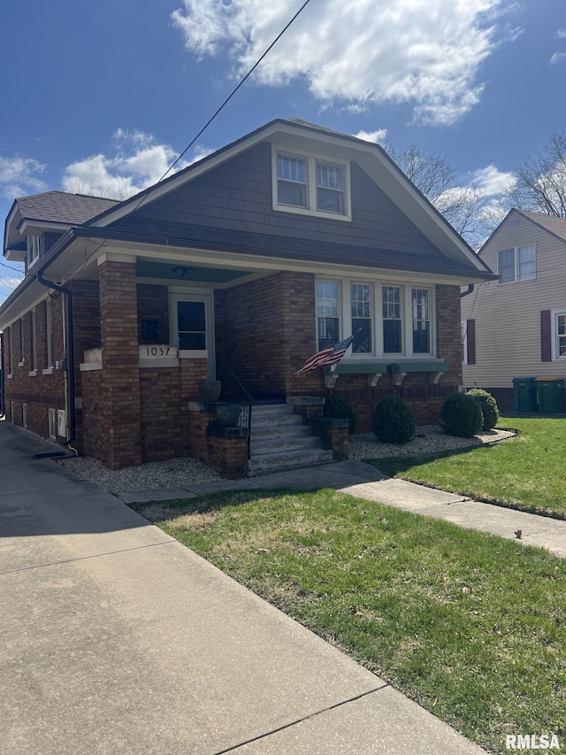 1037 Brown Ave, Galesburg, IL 61401 - bungalow-style home with a front yard and brick siding