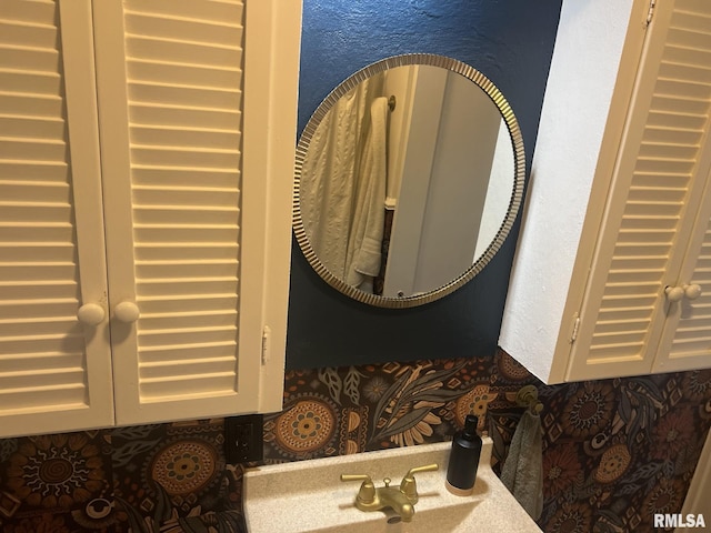 1037 Brown Ave, Galesburg, IL 61401 - room details featuring a textured wall and a sink