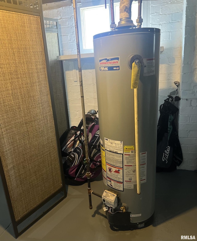 1037 Brown Ave, Galesburg, IL 61401 - utilities with water heater
