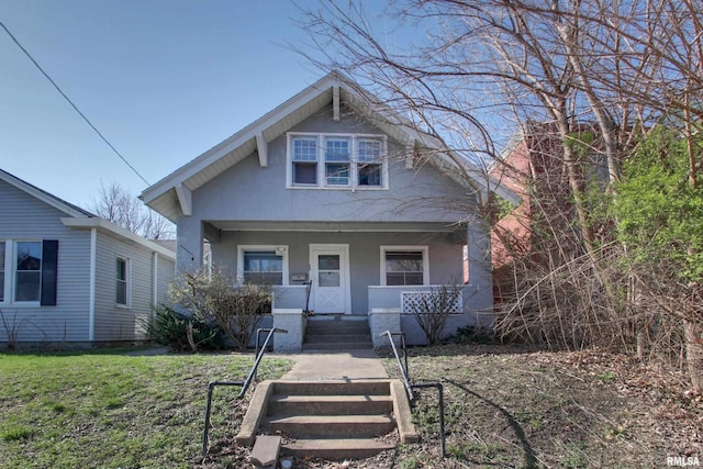304 Chestnut St, Quincy, IL 62301 - bungalow-style home with stucco siding, a front lawn, and covered porch