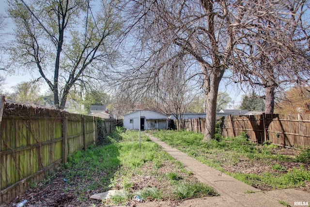 304 Chestnut St, Quincy, IL 62301 - view of yard with a fenced backyard and an outbuilding