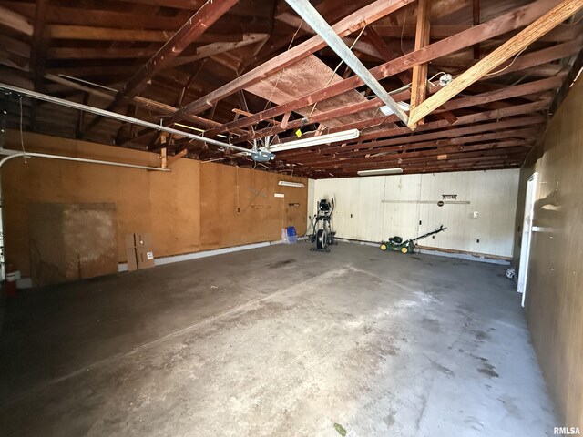 424 Lashmett Ct, Rushville, IL 62681 - garage with a garage door opener