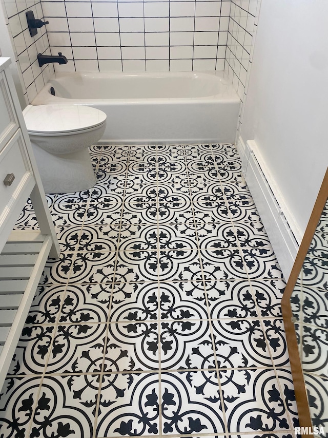 bathroom with tile patterned floors, toilet, a bathtub, and baseboard heating