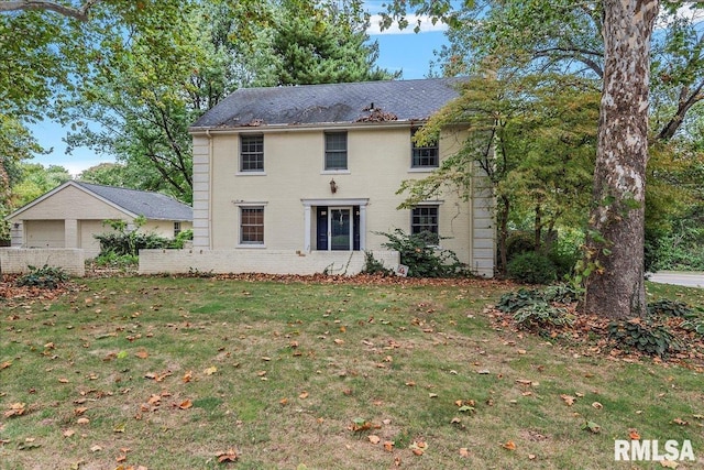 view of front of property featuring a front yard and brick siding