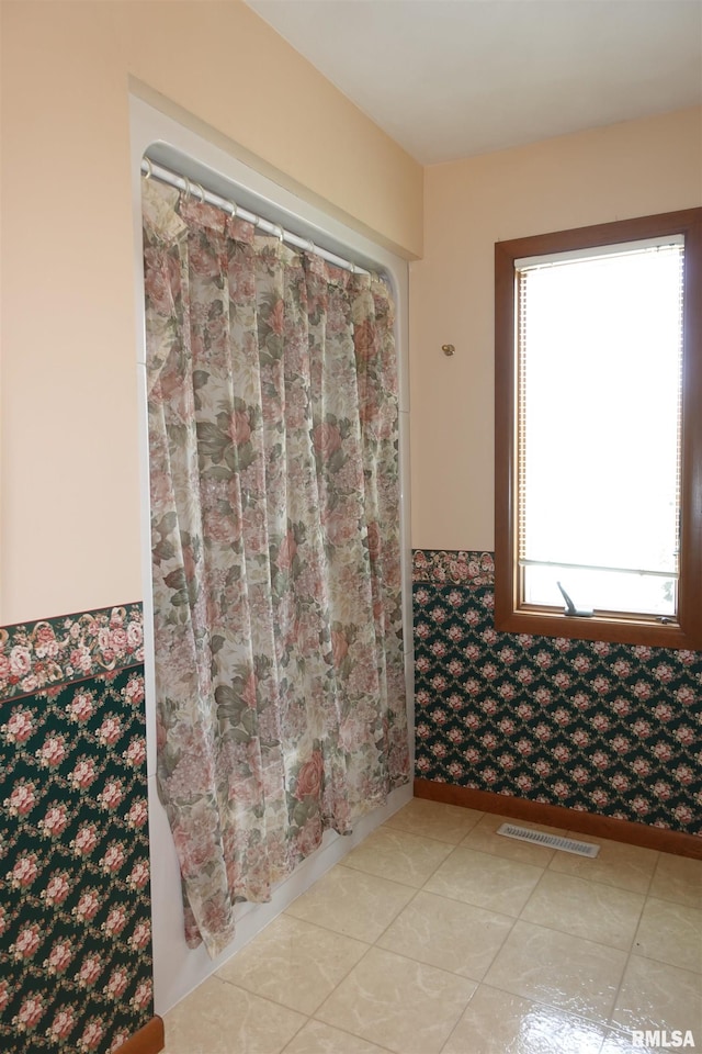 50 Hackberry Cir, Galesburg, IL 61401 - spare room with baseboards and wallpapered walls