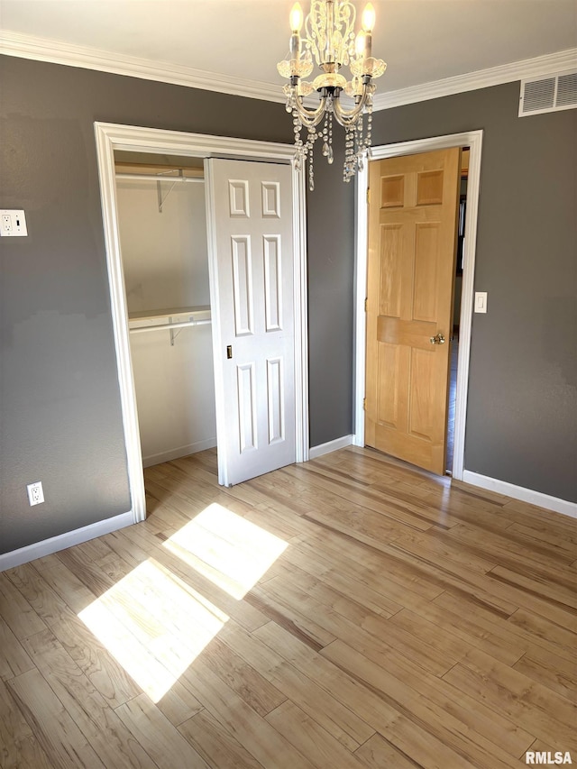 2110 Magnolia Dr, Jacksonville, IL 62650 - interior space featuring a closet, ornamental molding, visible vents, a chandelier, and baseboards