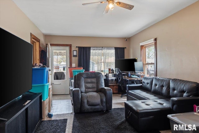 417 N Stephens Ave, Springfield, IL 62702 - carpeted living room with a ceiling fan