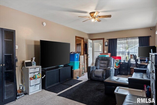 417 N Stephens Ave, Springfield, IL 62702 - carpeted living room featuring a ceiling fan