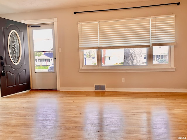 entryway featuring light wood-style flooring, visible vents, and baseboards
