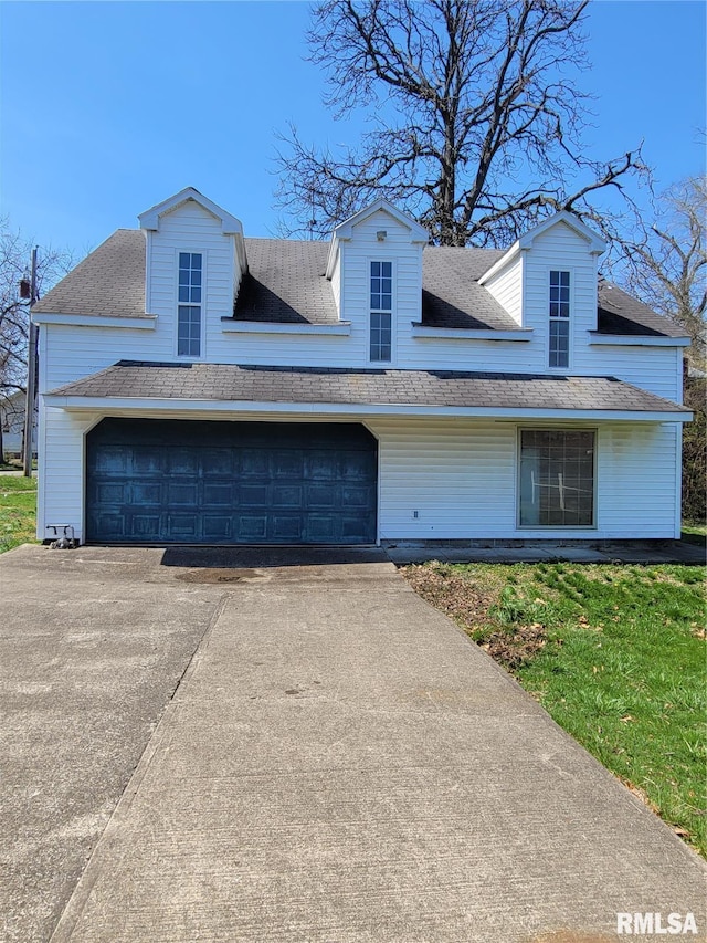 1 Crawford Ct, Paris, IL 61944 - view of front of property with roof with shingles and concrete driveway