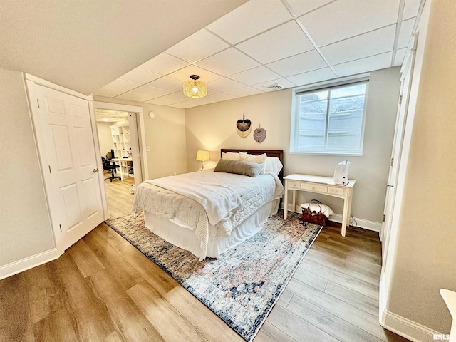 3096 Whitehaven Cir, Galesburg, IL 61401 - bedroom featuring wood finished floors, visible vents, a drop ceiling, and baseboards