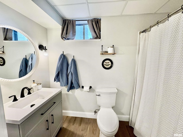 3096 Whitehaven Cir, Galesburg, IL 61401 - full bathroom with wood finished floors, vanity, baseboards, toilet, and a shower with shower curtain