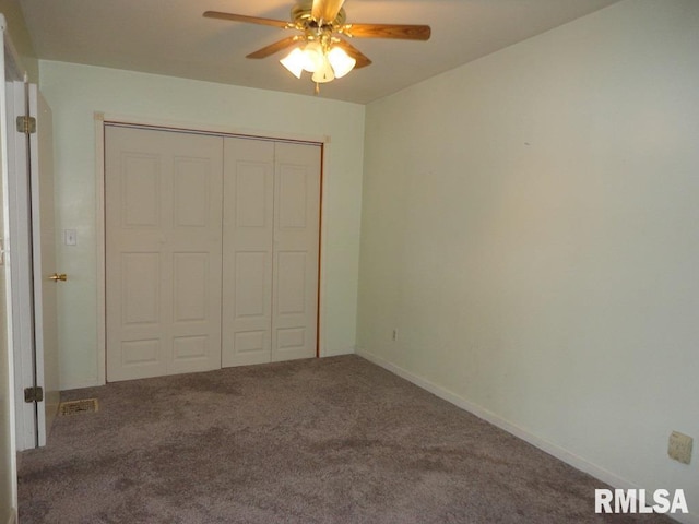 unfurnished bedroom featuring carpet flooring, visible vents, baseboards, a ceiling fan, and a closet