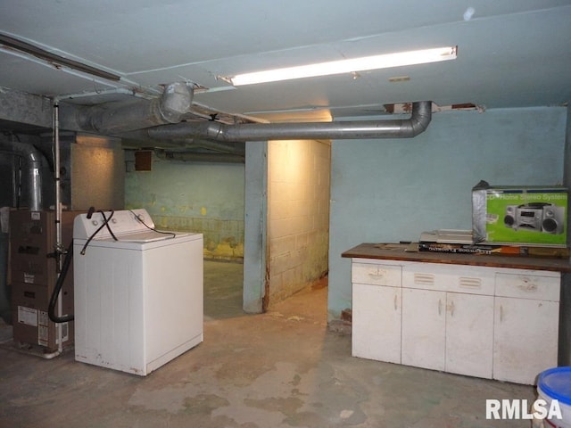 unfinished basement with washer / clothes dryer