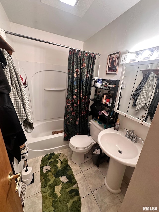1038 W Maple Ave, Springfield, IL 62704 - full bath with toilet, tile patterned floors, shower / bath combo with shower curtain, and a sink