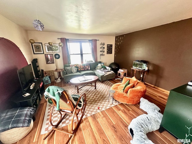 1038 W Maple Ave, Springfield, IL 62704 - living room featuring wood finished floors