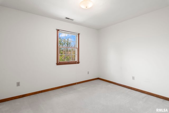 unfurnished room featuring light carpet, visible vents, and baseboards