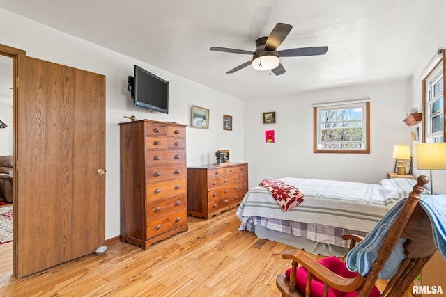 bedroom with light wood-style flooring and a ceiling fan