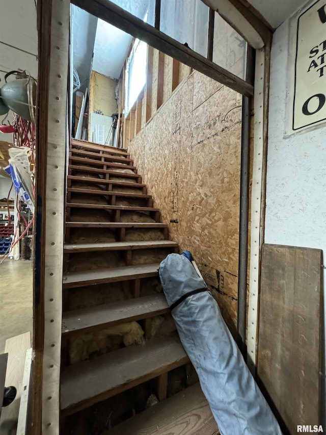 323 E Cortland St, Avon, IL 61415 - view of staircase