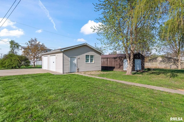 101 E Lester St, Williamsville, IL 62693 - view of front of property featuring an outdoor structure, a detached garage, and a front lawn