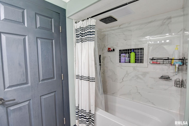 full bath with shower / bathtub combination with curtain