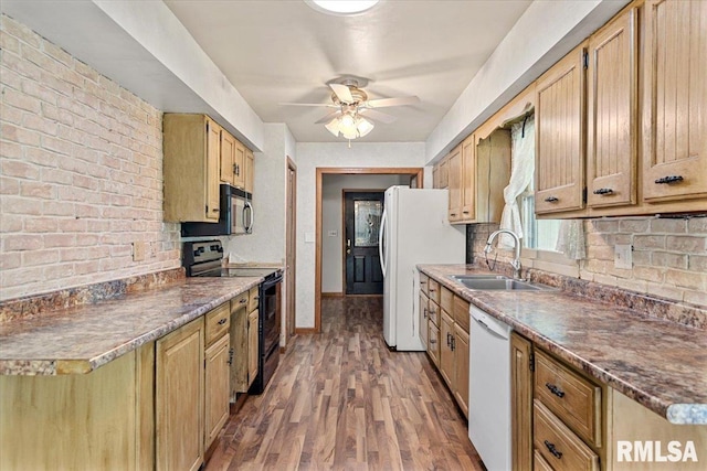 kitchen featuring tasteful backsplash, a sink, wood finished floors, white appliances, and a ceiling fan