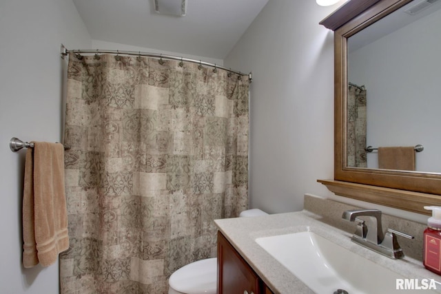 515 Gardendale Dr, Quincy, IL 62301 - bathroom featuring toilet, a shower with curtain, vanity, and visible vents