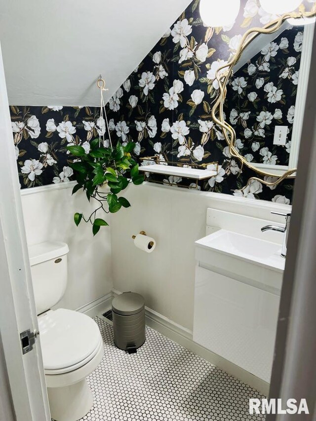 603 Country Club Dr, Hannibal-Mo, MO 63401 - half bathroom with wallpapered walls, toilet, and vanity