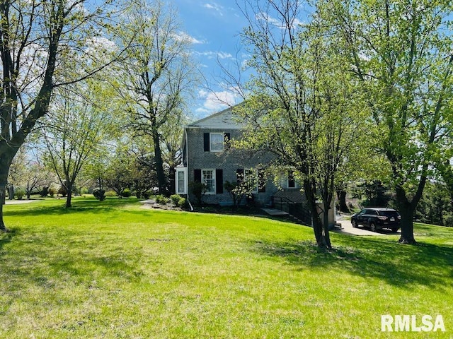view of front of house with a front yard