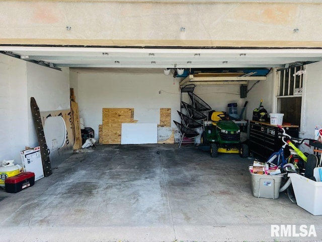 603 Country Club Dr, Hannibal-Mo, MO 63401 - view of garage