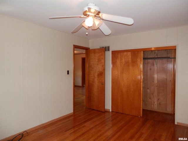 515 Franklin Ave, Galesburg, IL 61401 - unfurnished bedroom featuring wood finished floors, a closet, and ceiling fan