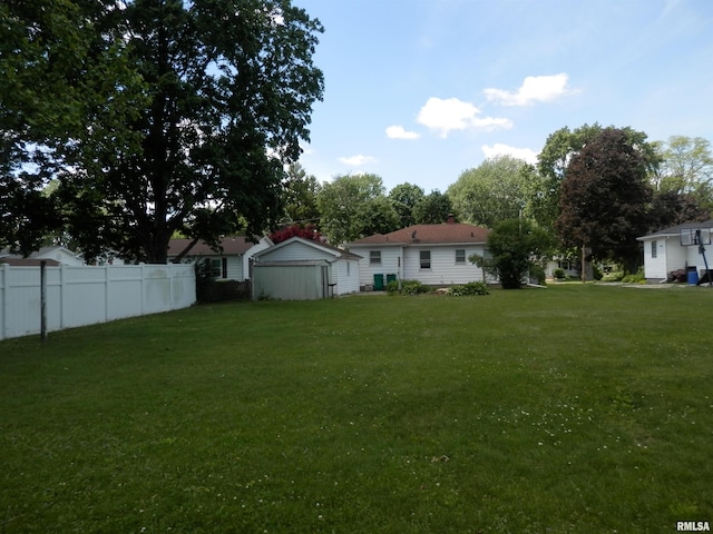 515 Franklin Ave, Galesburg, IL 61401 - view of yard