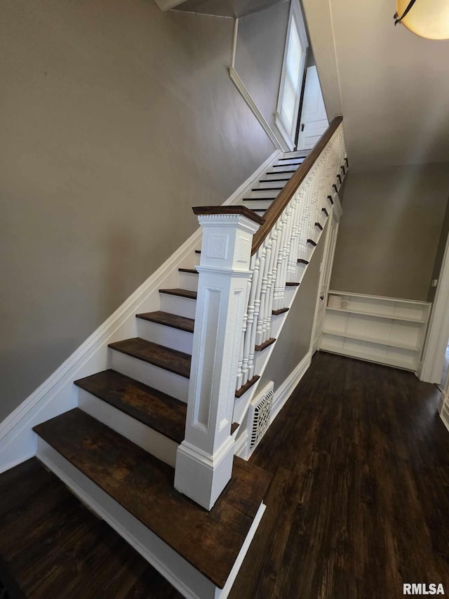 419 S 16th St, Quincy, IL 62301 - stairs featuring wood finished floors