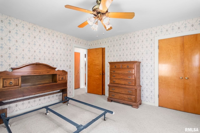 carpeted bedroom featuring ceiling fan and wallpapered walls