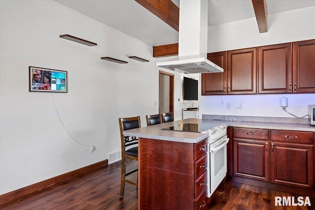 kitchen featuring electric stove, a peninsula, island exhaust hood, a kitchen bar, and visible vents