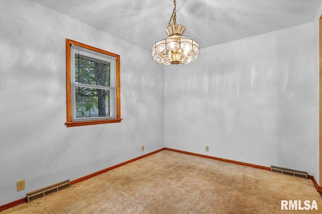 unfurnished room with an inviting chandelier, baseboards, carpet, and visible vents