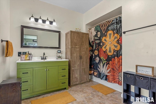 full bathroom with curtained shower and vanity