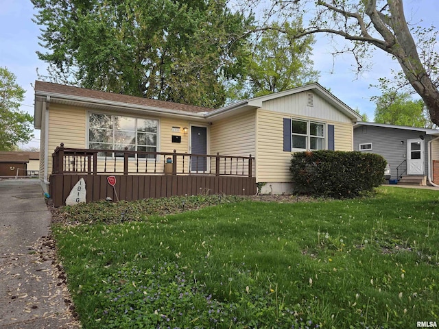 single story home featuring a front yard and entry steps