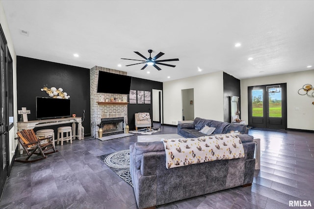 living area featuring recessed lighting, a ceiling fan, baseboards, and a fireplace
