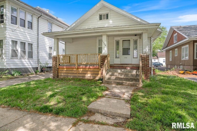 view of front of house with a porch and a front yard