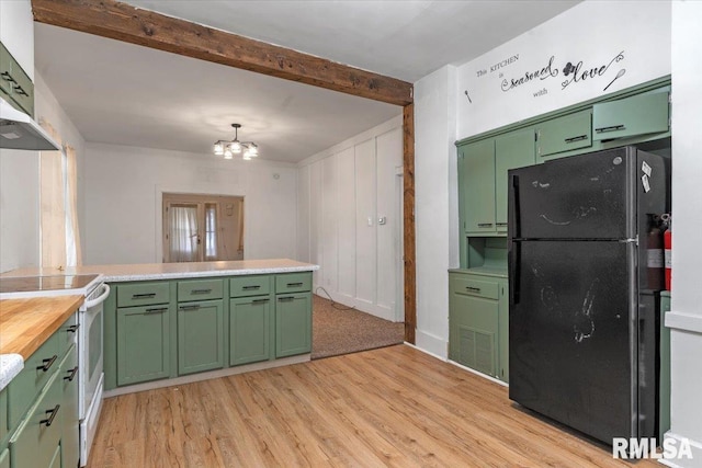 kitchen with freestanding refrigerator, light wood-type flooring, green cabinetry, a chandelier, and white electric stove