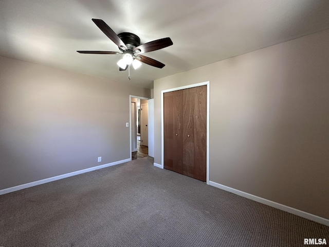 unfurnished bedroom with carpet floors, a ceiling fan, baseboards, and a closet