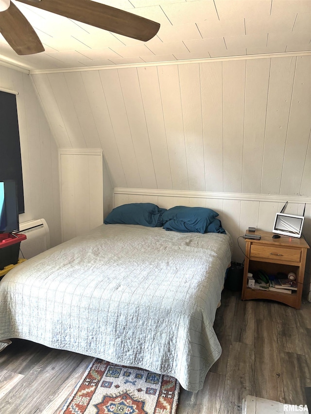 286 Kochs Ln, Meredosia, IL 62665 - bedroom featuring wood finished floors, lofted ceiling, and a ceiling fan