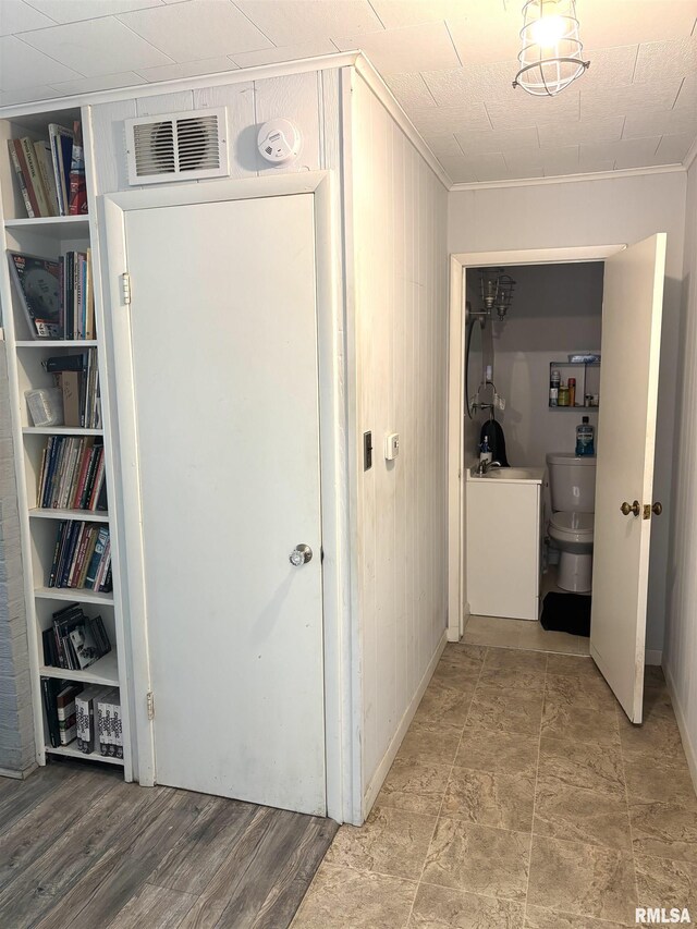 286 Kochs Ln, Meredosia, IL 62665 - corridor with ornamental molding