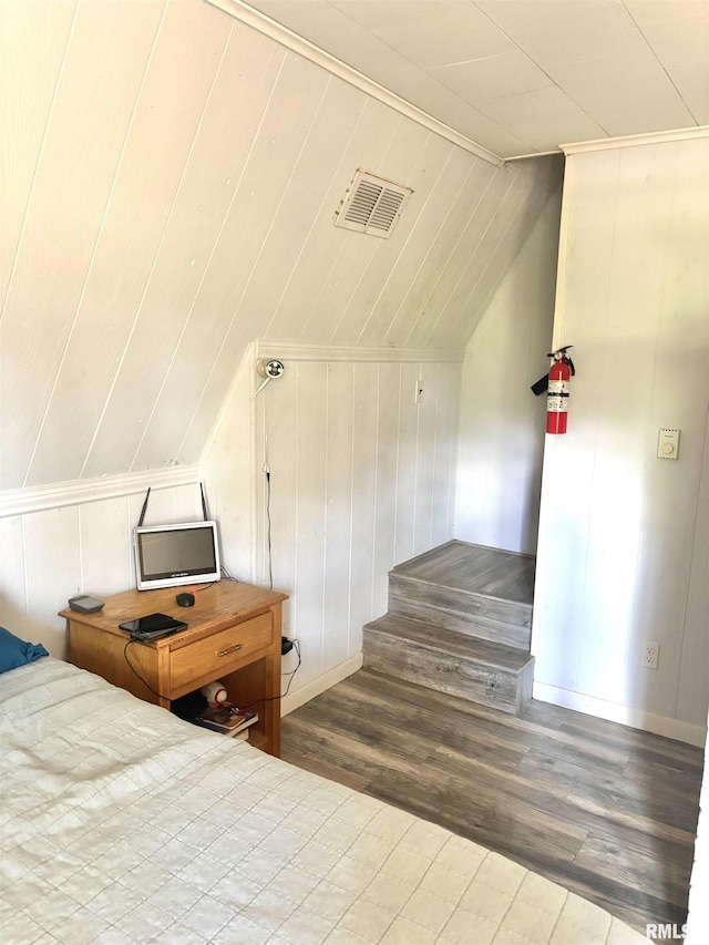 286 Kochs Ln, Meredosia, IL 62665 - bedroom with vaulted ceiling, wood finished floors, and baseboards